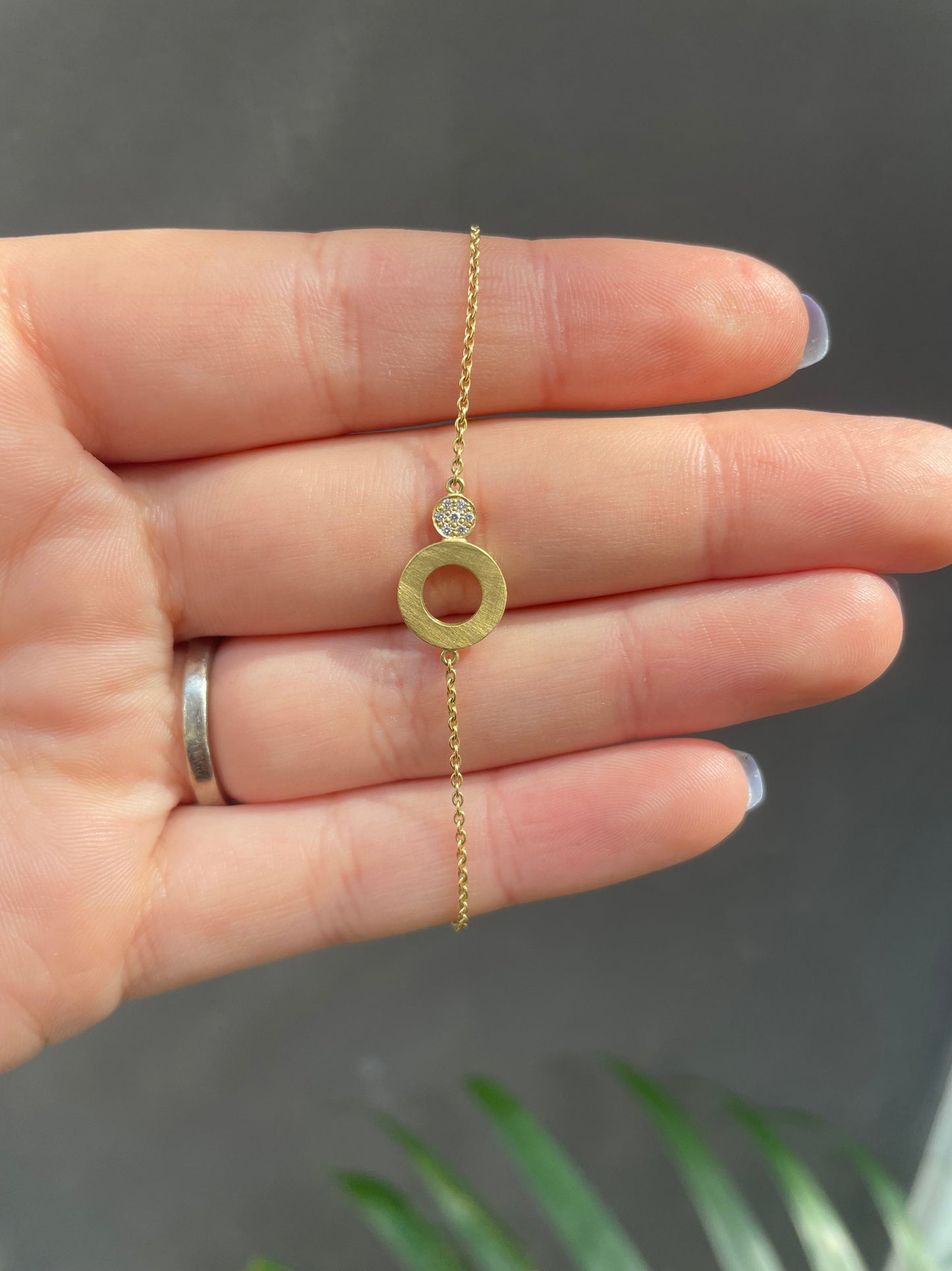 Circle Bracelet - 18K Gold & Diamonds