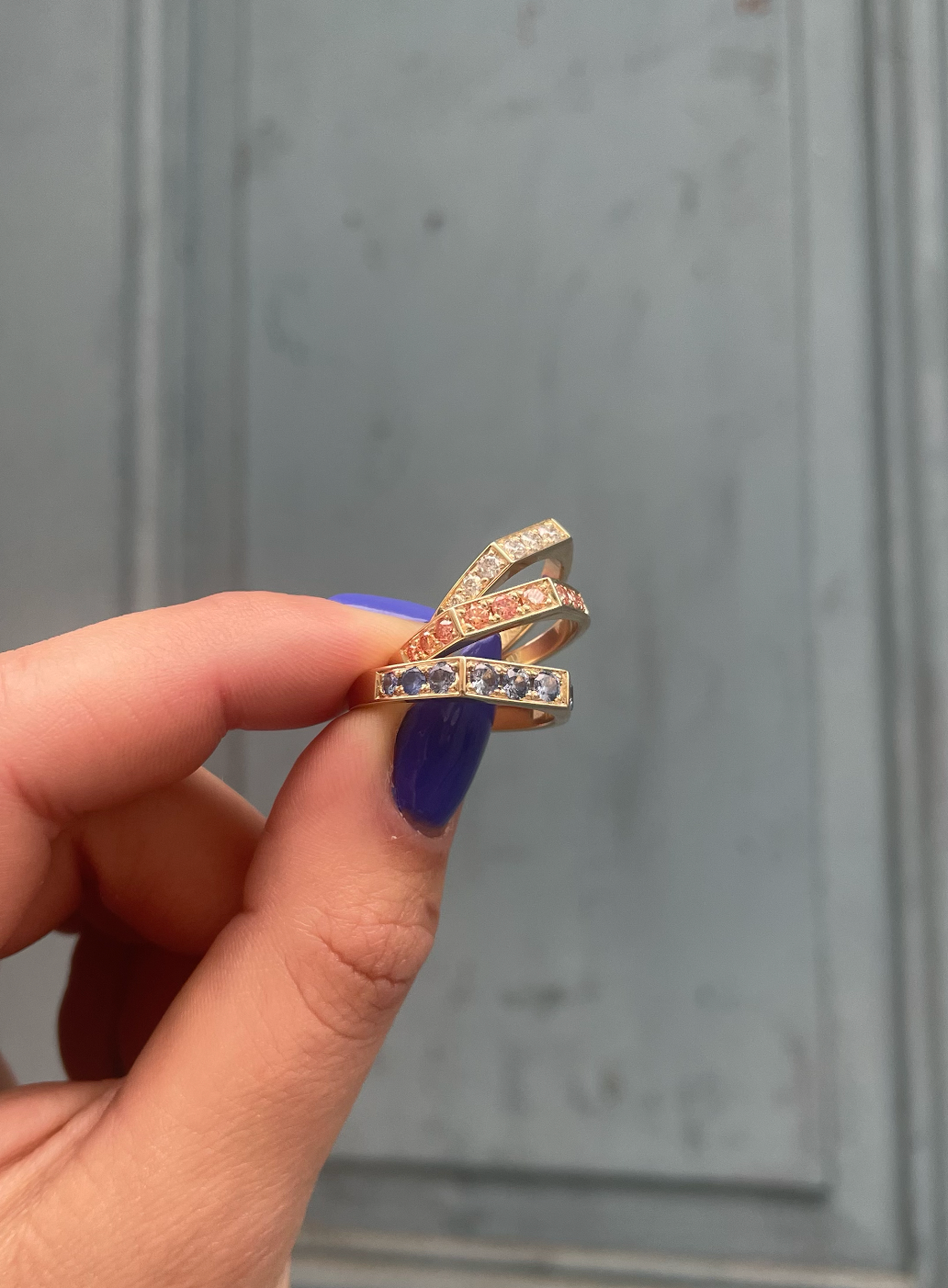 Elegant Signet Ring 14 Karat Gold W. LAB Grown Flamingo Diamonds