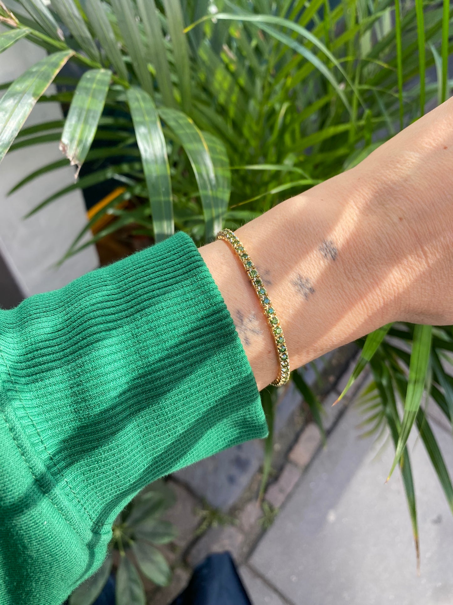 Tennis Bracelet with 55 Green Diamonds - 18 karat gold