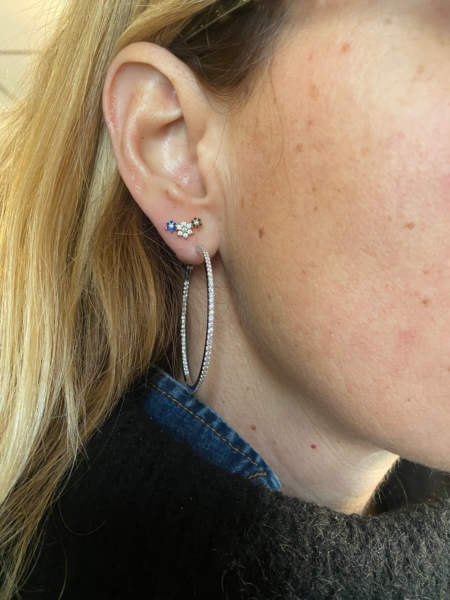 Diamond Hoops 153 ct. Earring-Gold White Diamond 18 Karat