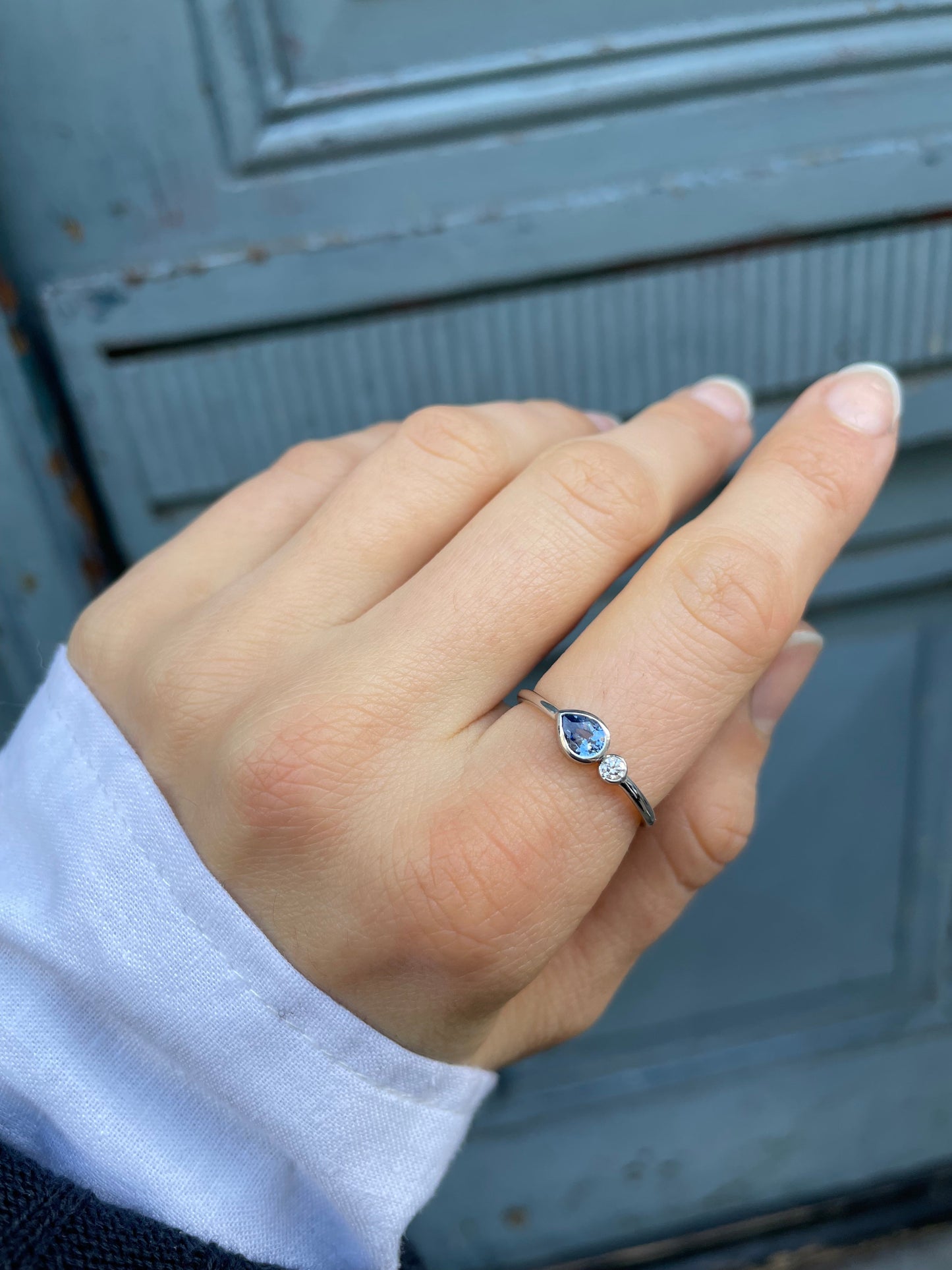 Miss Melanie Klassisk Blå Safir og Diamant ring - 14 karat guld eller hvidguld