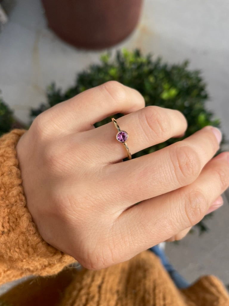 Miss Mille Classic Pink Sapphire Ring - 14 Karat Gold