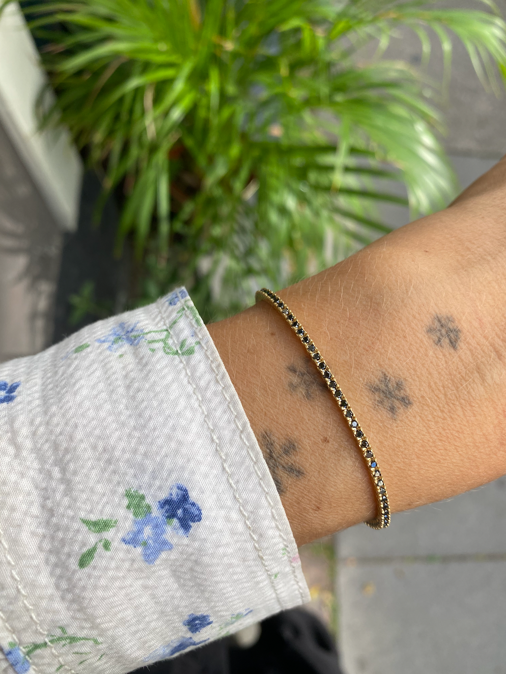 Tennisarmbånd med 93 Sorte Diamanter og 18k Guld