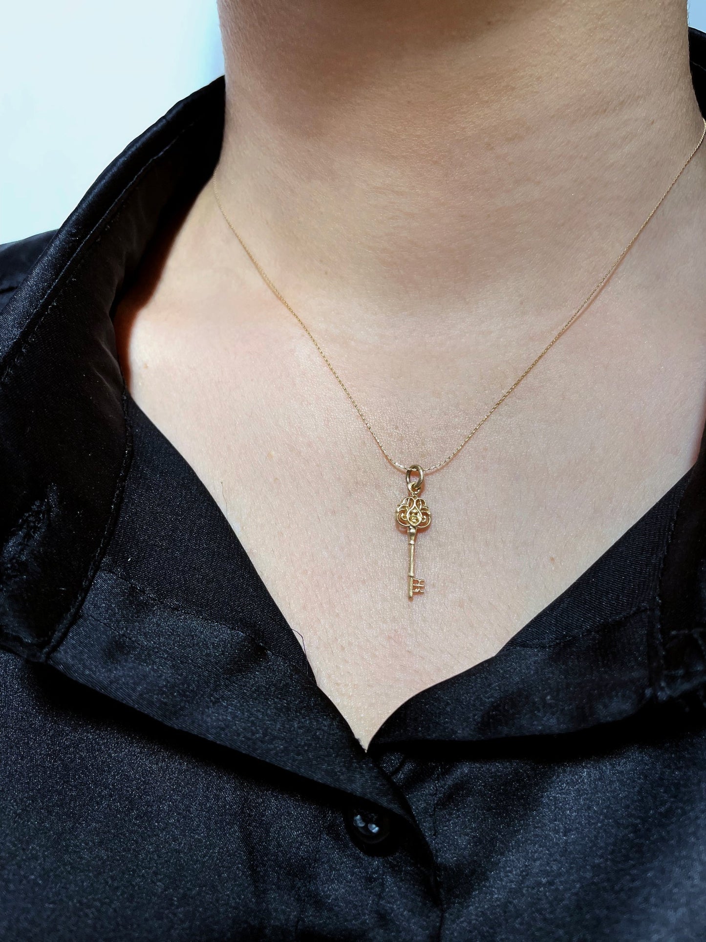 Kinz Key Pendant - 14 Karat Gold