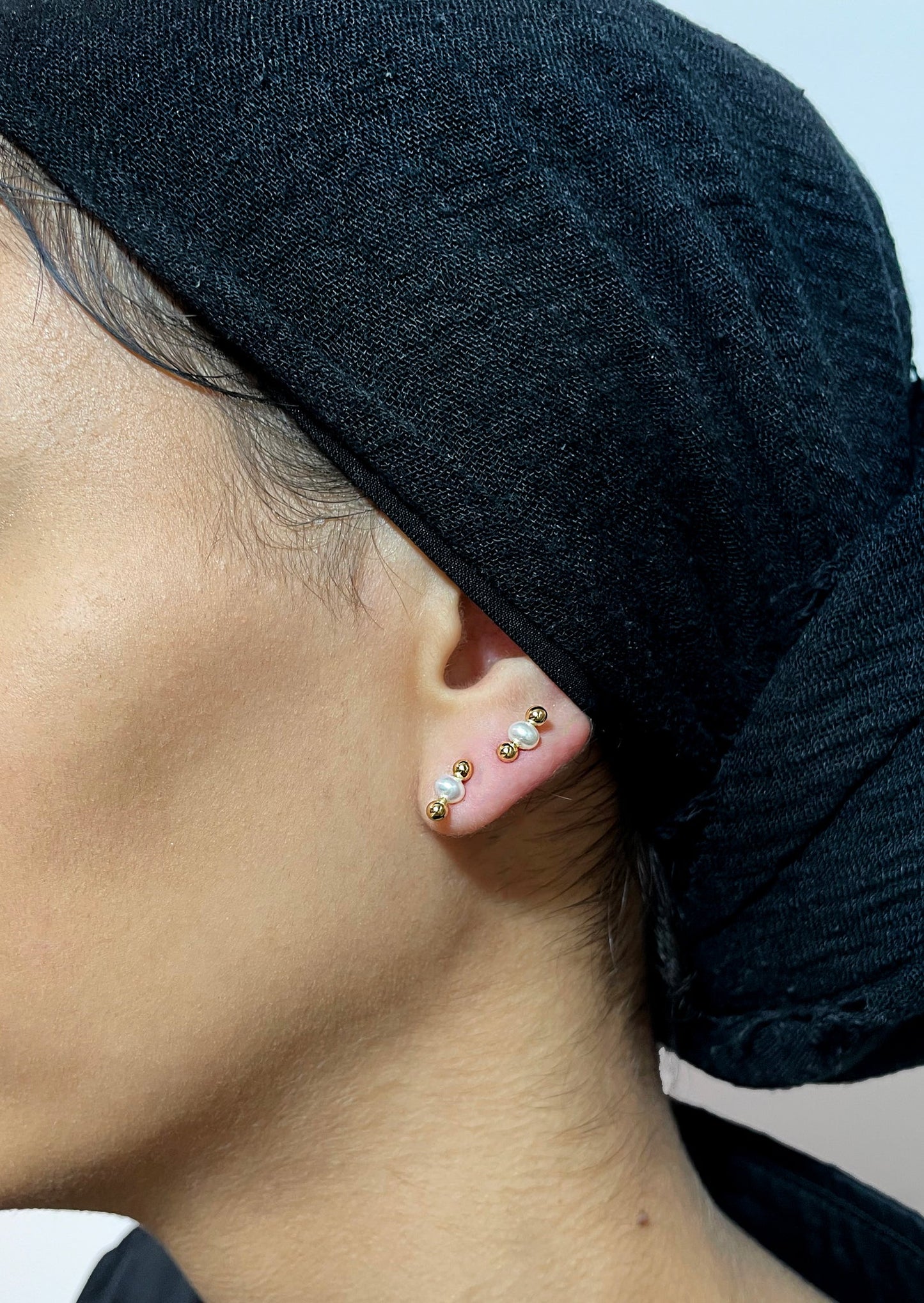 Pearls In Between - Earing - Gold Plated Silver W. Pearls
