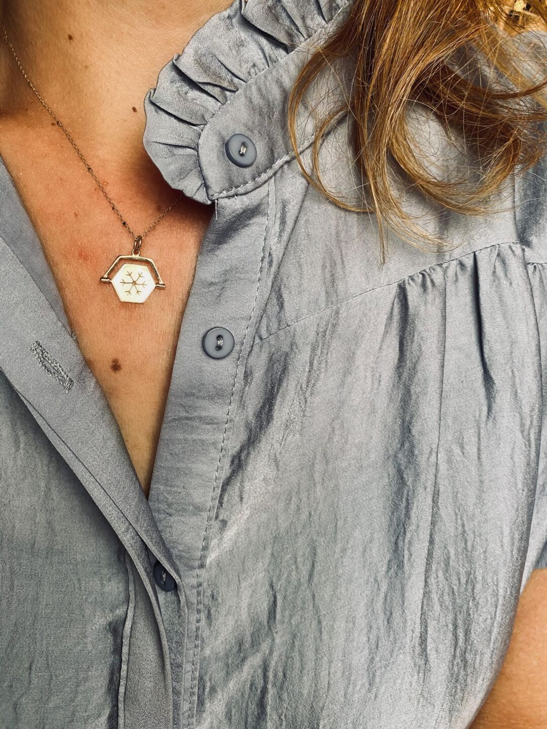 Little Silhouette hexagon pendant – Snowflake Necklace-Gold 14 Karat