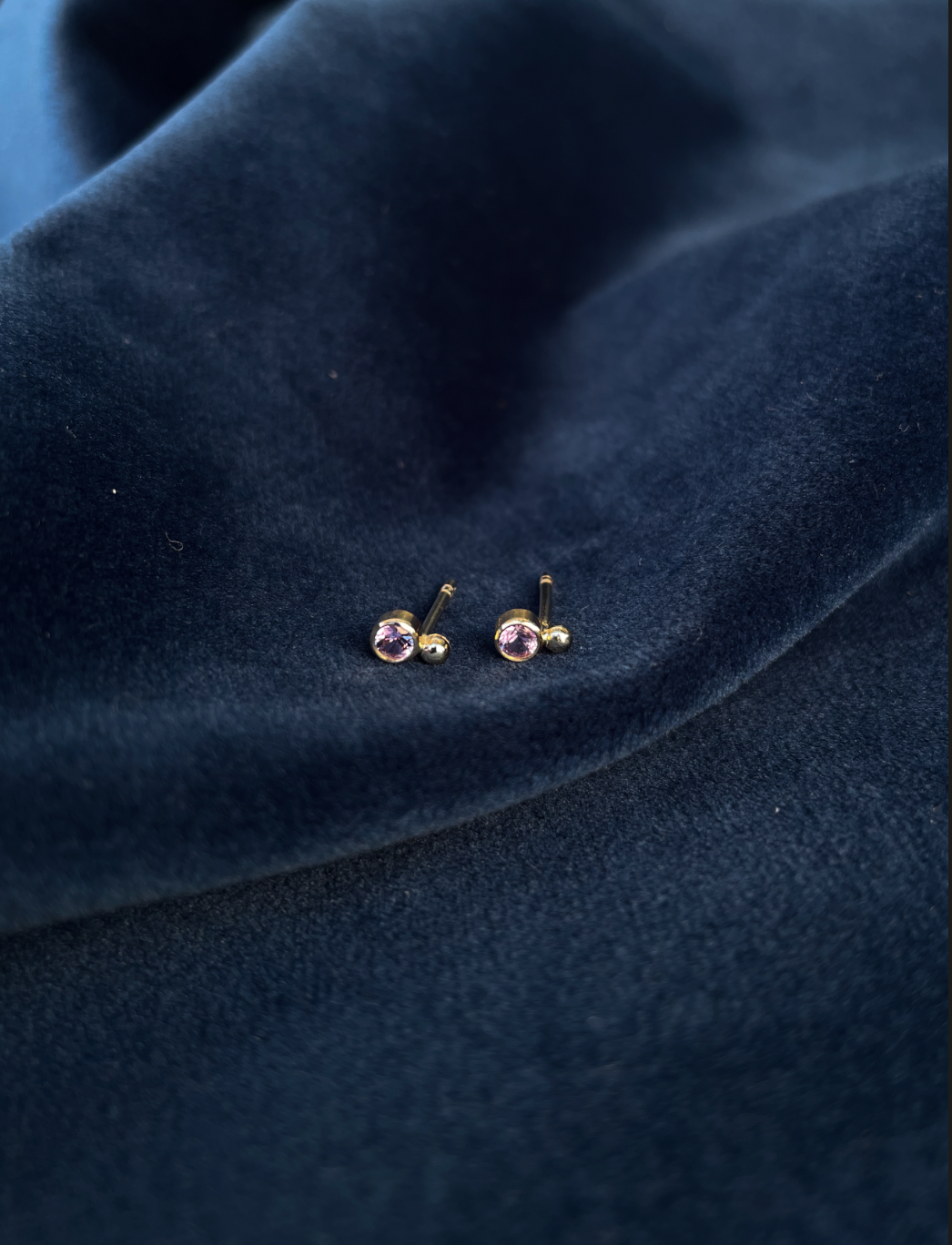 Klassisk lilla Sapphires ørering (sælges som enkelt)-Gold Purple Sapphires 14 Karat
