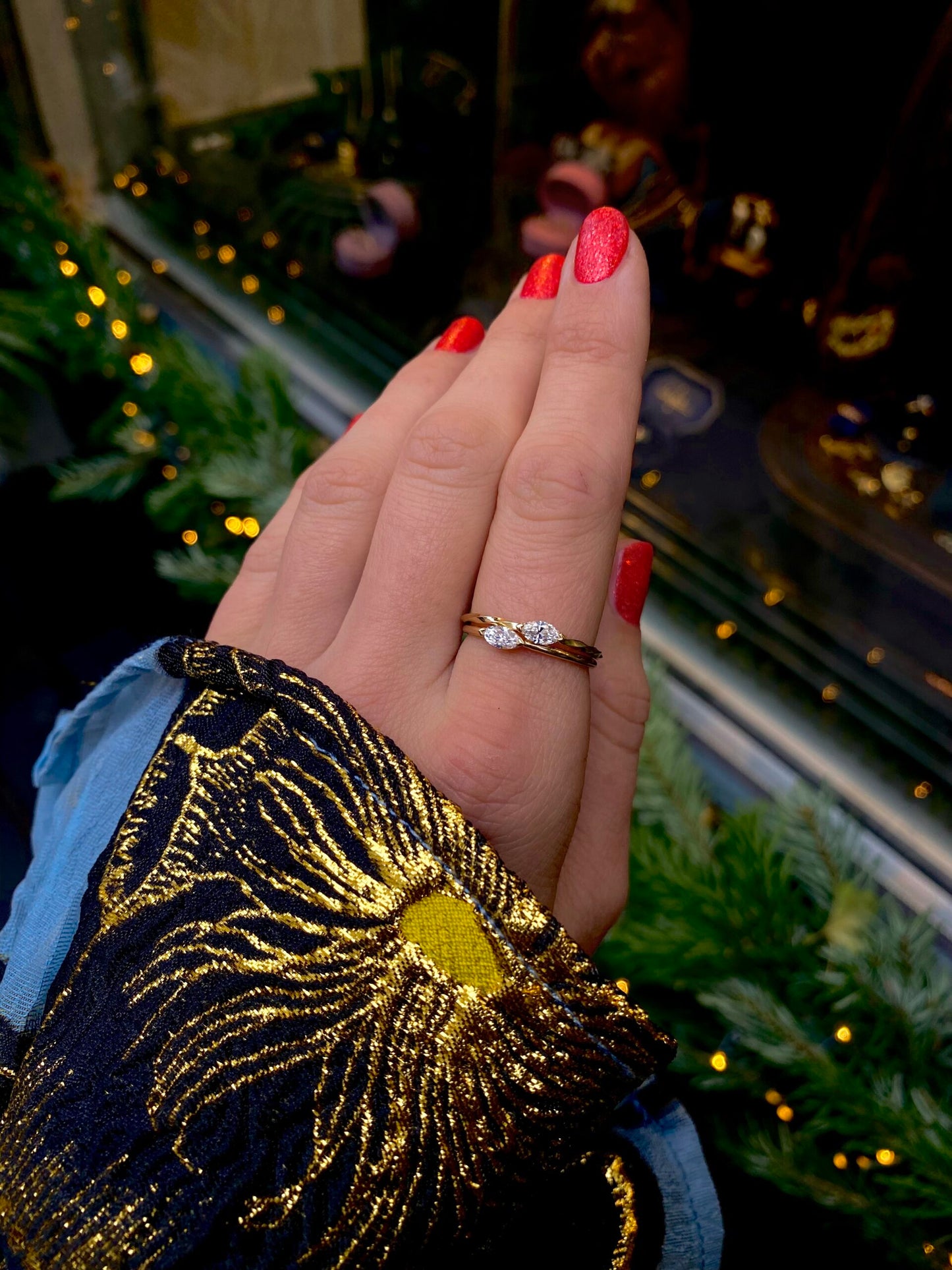 Miss Navette Ring - 14 eller 18 Karat Guld & Hvid Diamant
