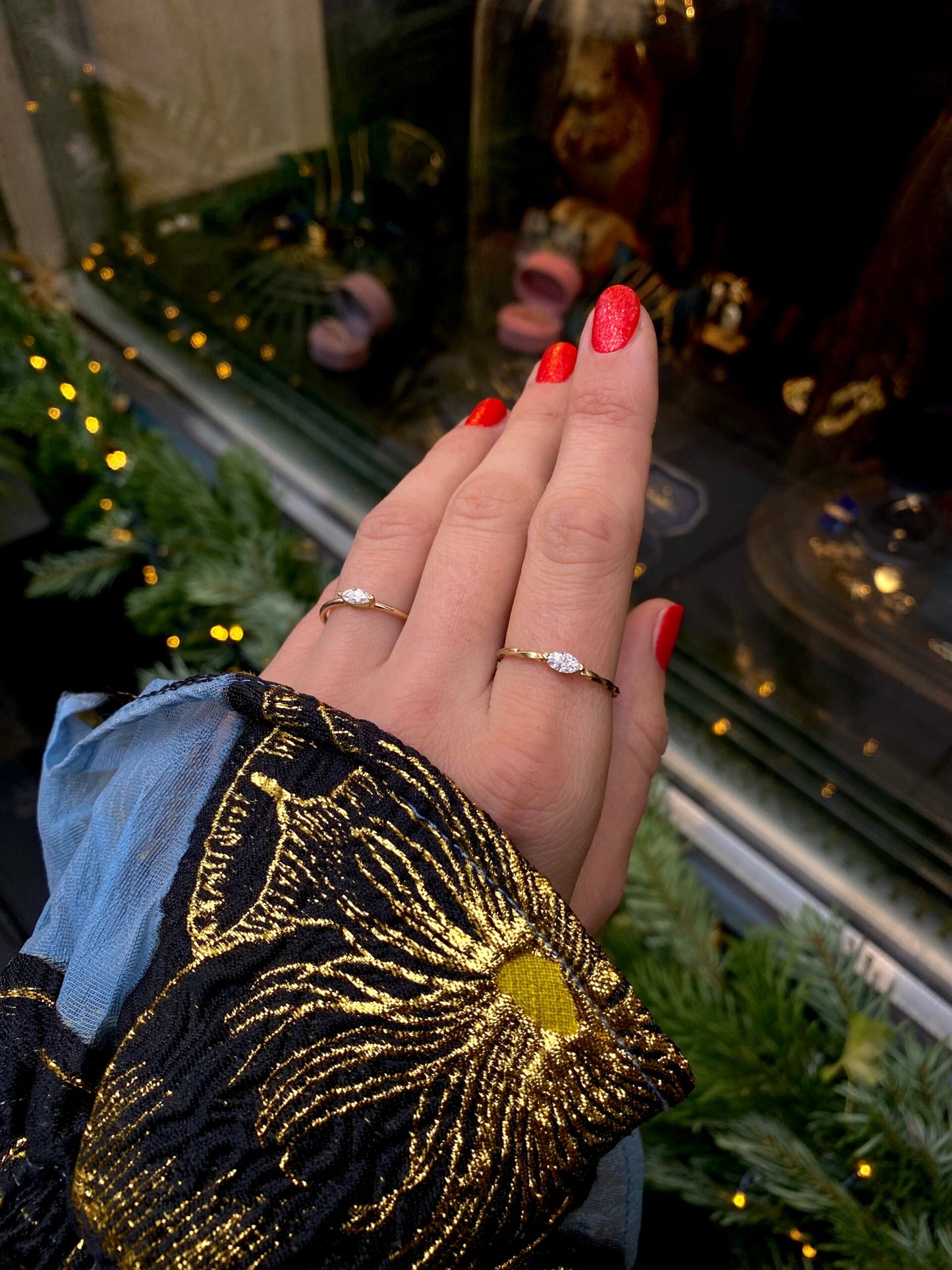 Miss Navette Ring - 14 eller 18 Karat Guld & Hvid Diamant
