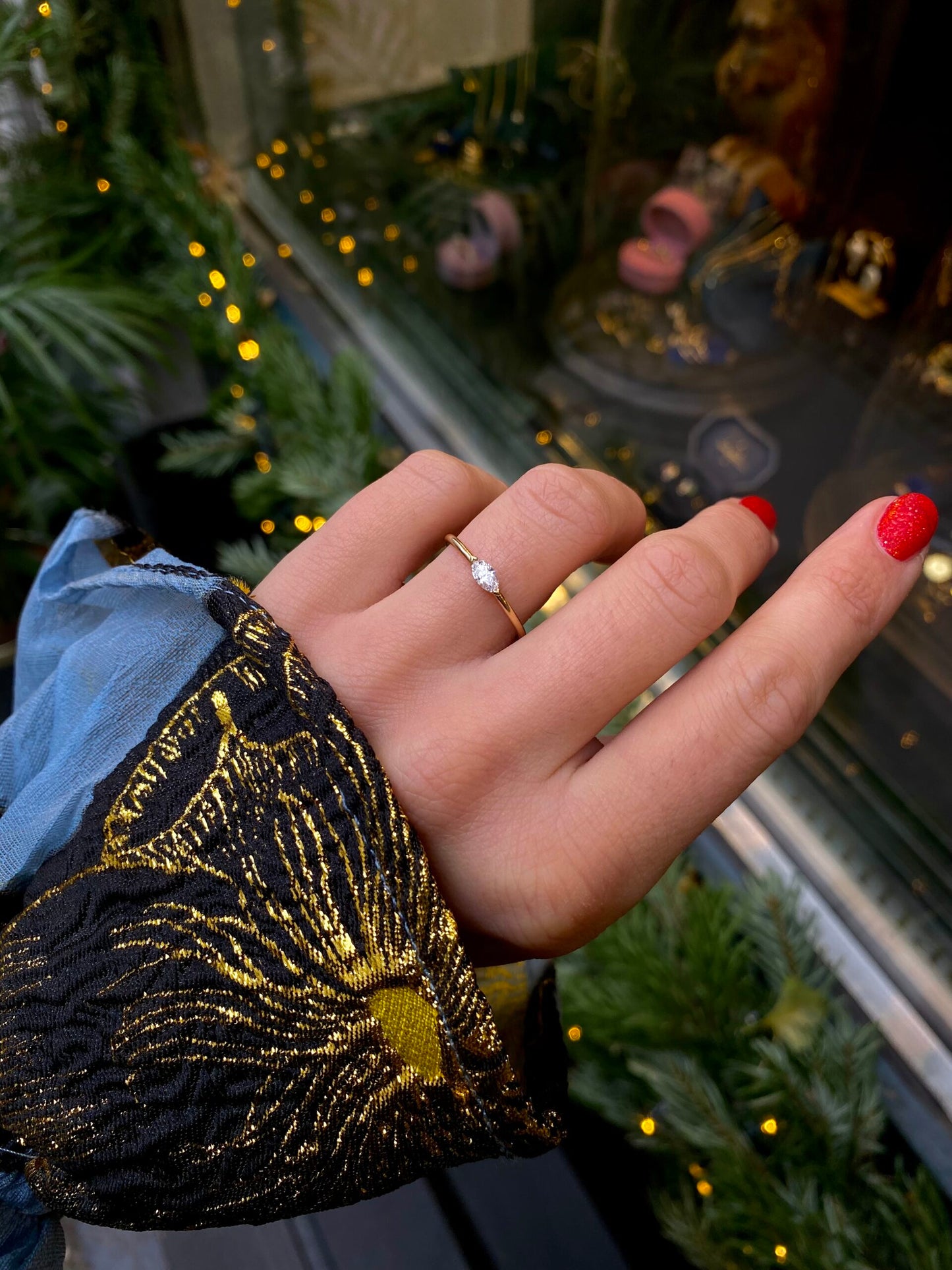 Miss Navette Ring - 14 eller 18 Karat Guld & Hvid Diamant