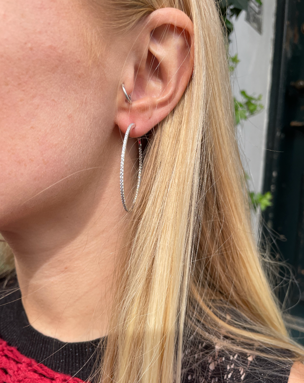 Diamond Hoops 153 ct. Earring-Gold White Diamond 18 Karat