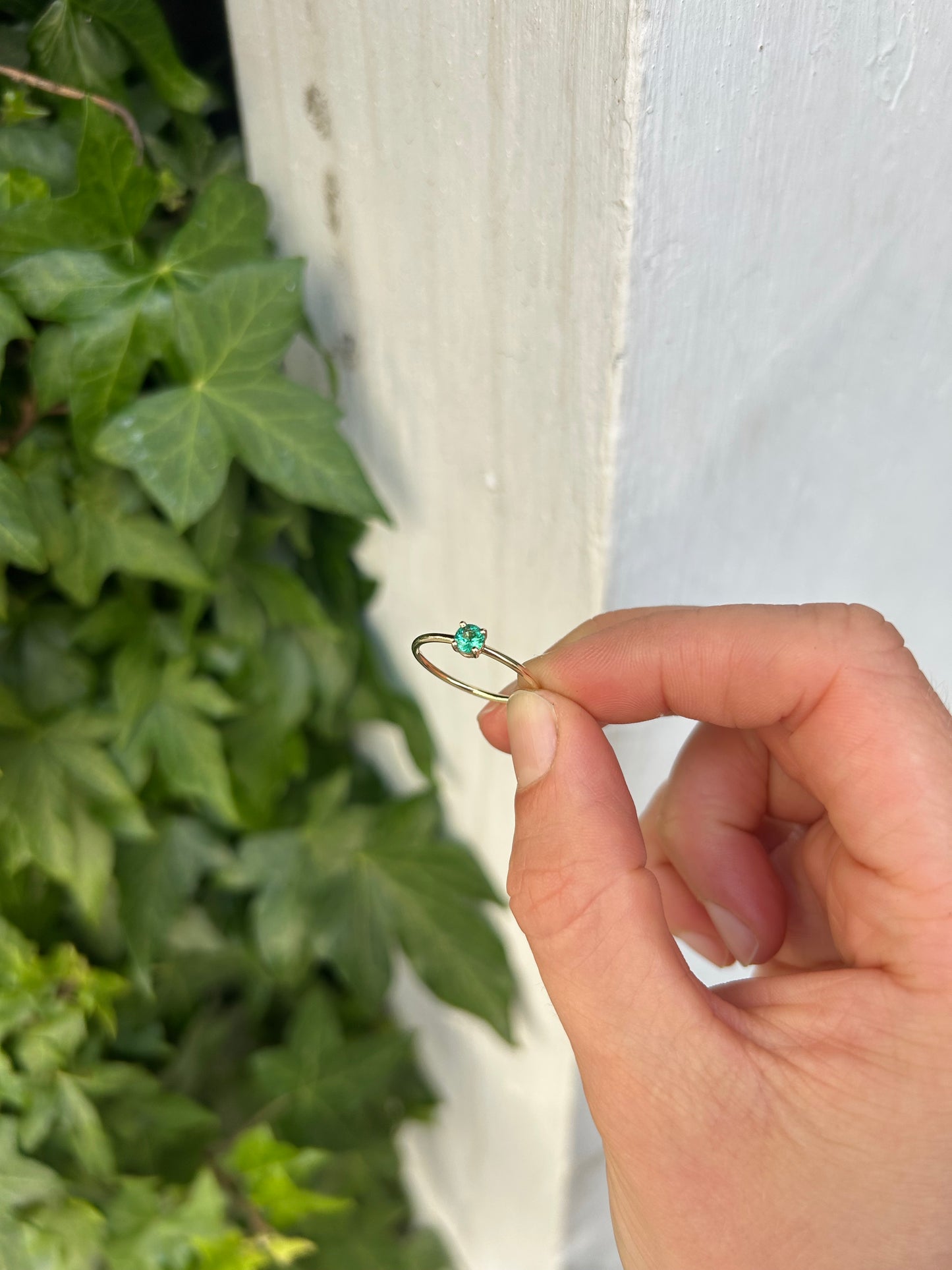 Miss Freja Klassisk Smaragd Ring i 14k guld