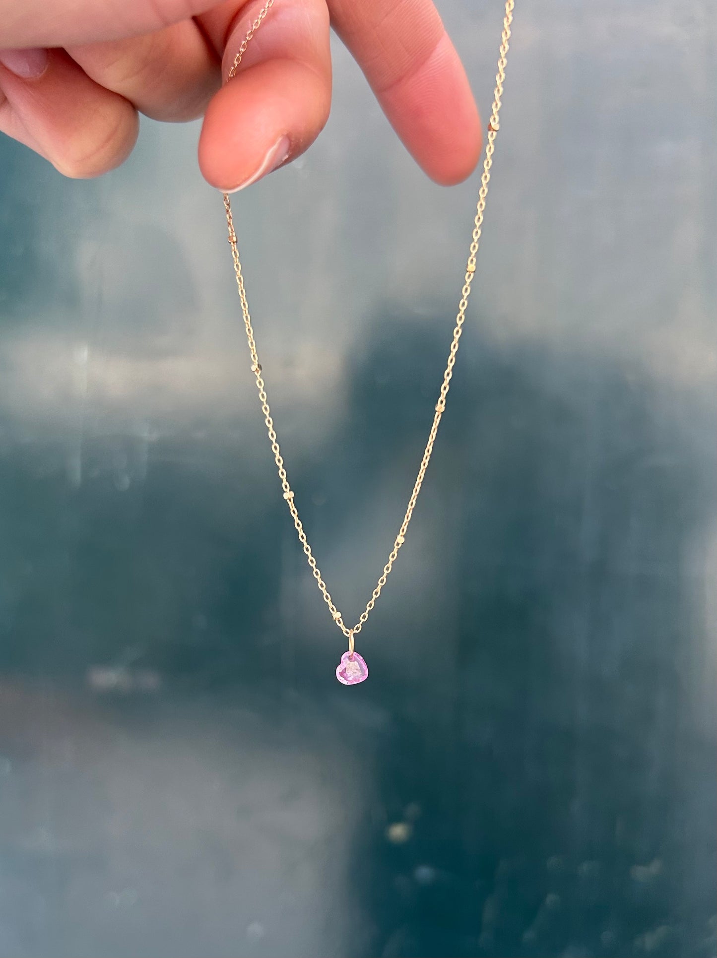 Hjertevedhæng - 18 Karat Guld med en Pink Safir