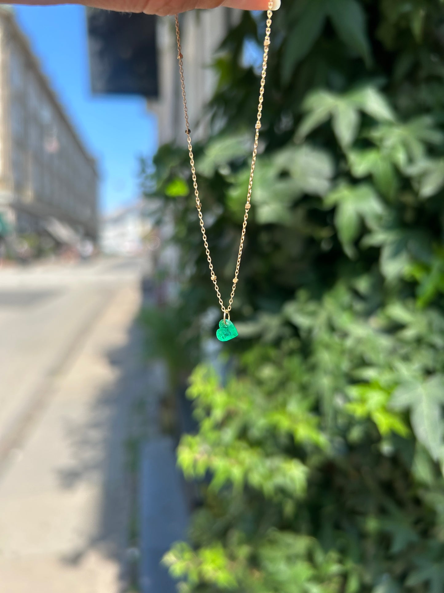 Hjertevedhæng – 18 karat guld & smaragd