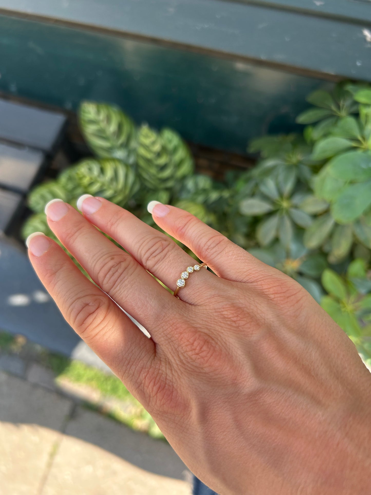 Fru Marilyn Buet Firestensring - 14k Guld & Hvide Diamanter