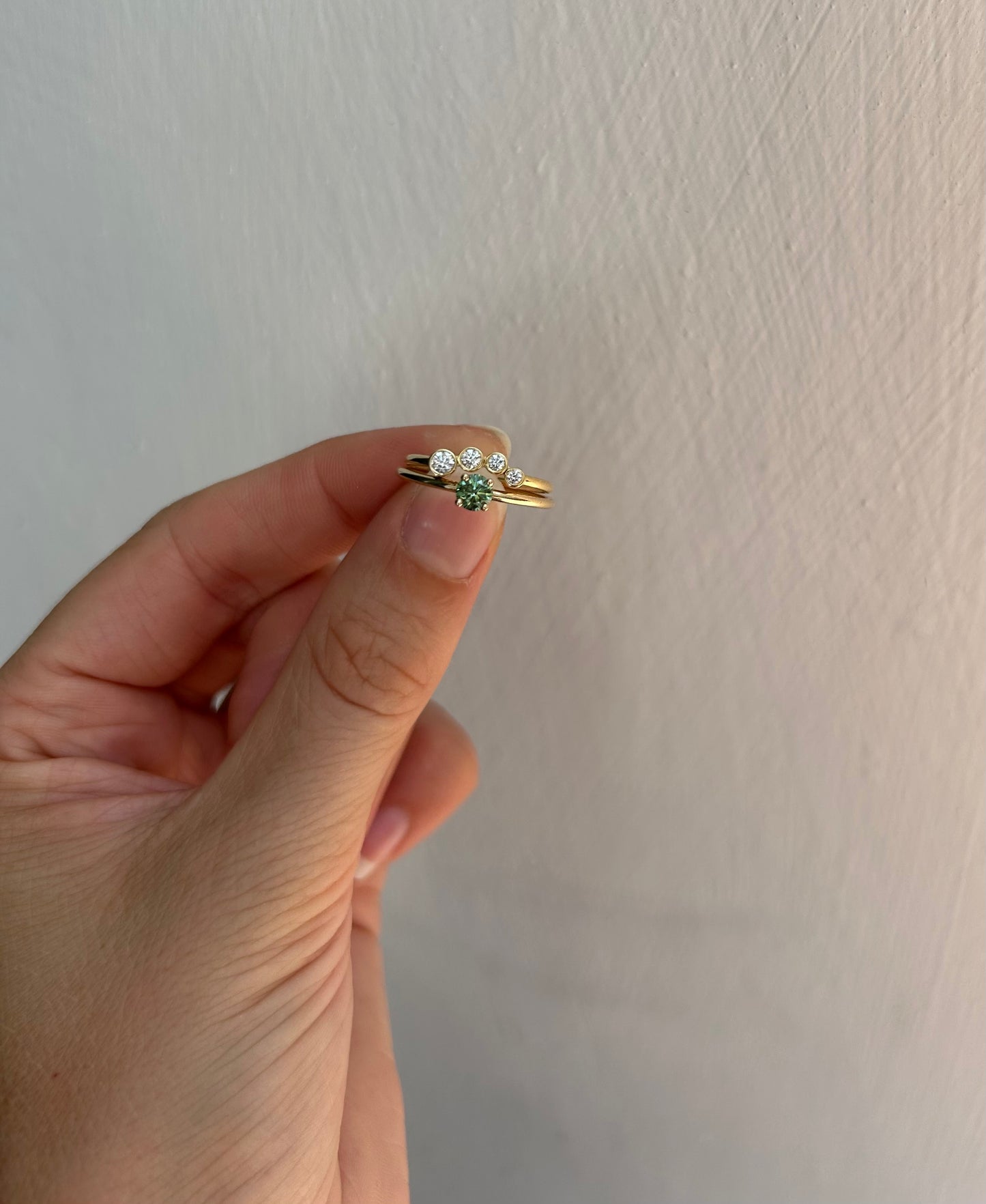 Fru Marilyn Buet Firestensring - 14k Guld & Hvide Diamanter