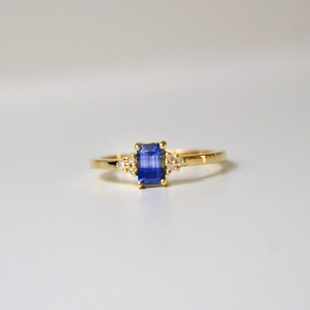 Bahu Nil Ring - 18 Karat Gold White, Bi Color DIamond, Sapphires
