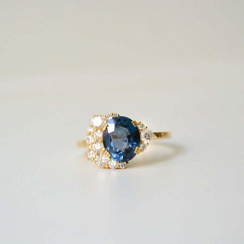 Nil Pokura Ring - 18 Karat Gold White, Blue Diamond, Spinel