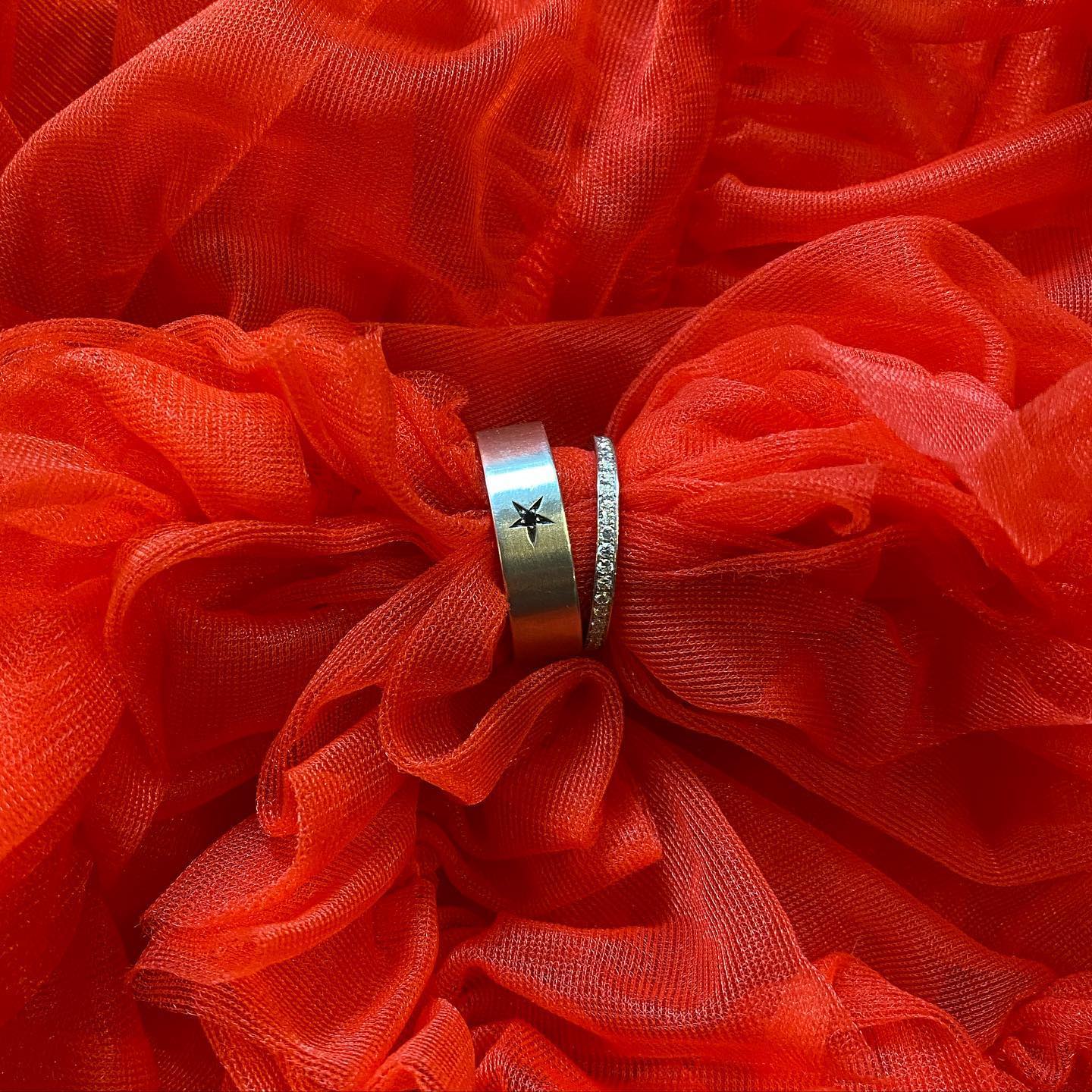 Gentleman ring Ring-14 Karat guld eller 925 sølv med sort diamant