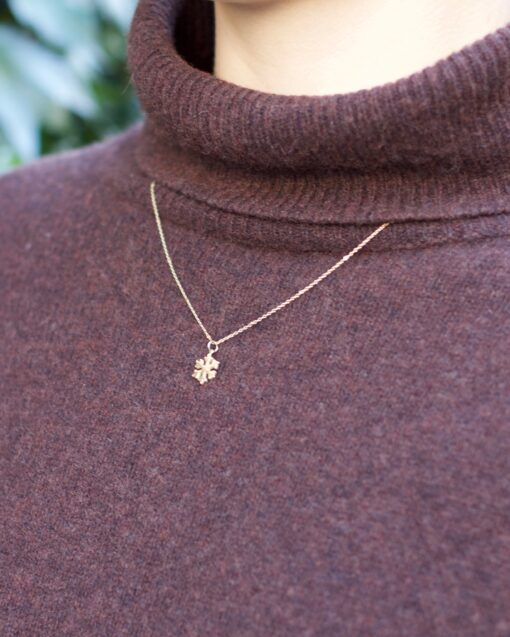 Snowflake Pendant Necklace -Gold   14 karat