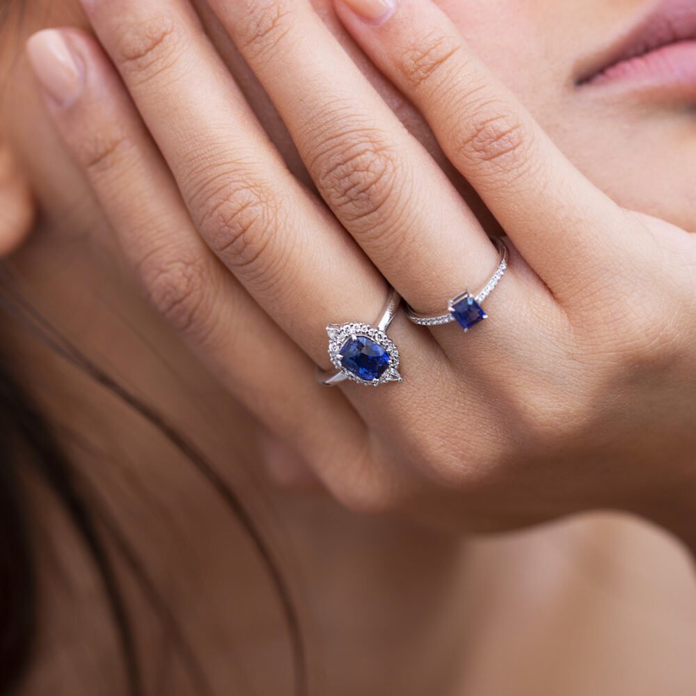 Sudu Nil Ring - 18 Karat White Gold Blue Diamond, Sapphire